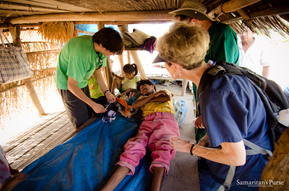 How Christian Medical Professionals Can Offer Hope to a Hurting World - Samaritan's  Purse Canada