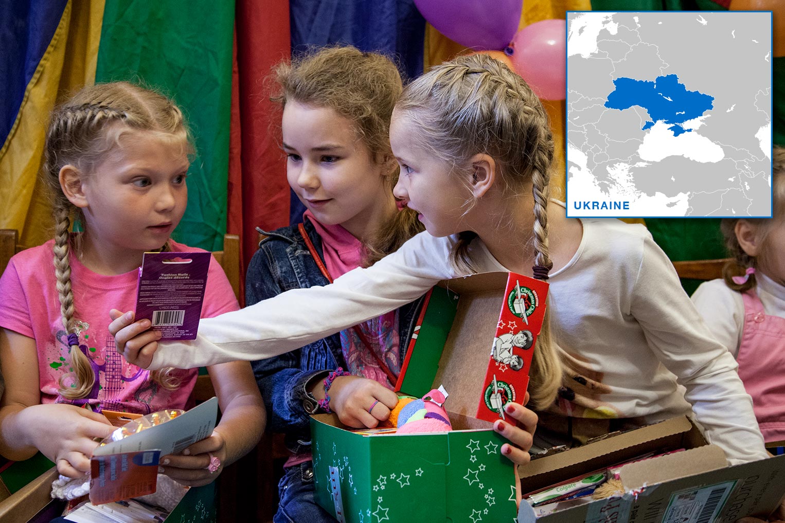 Las cajas de regalos ayudan a las iglesias en Ucrania a compartir