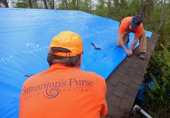 Mississippi tornado response Samaritan's Purse roof