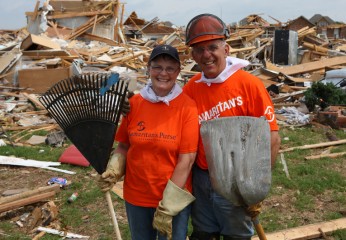 6-20-13-volunteer-couples-longs