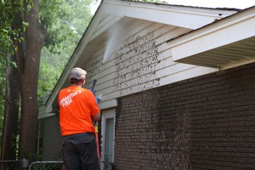 Oklahoma-tornado-response-Samaritan's-Purse-helping-homeowners-pressure-wash