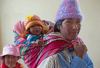 1361BO-B-076-8-20-13-Bolivia-sewing-mother-child