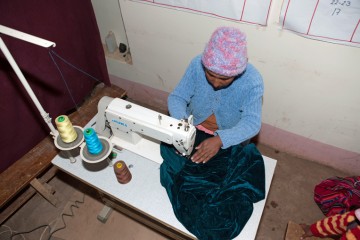 1361BO-B-140-8-20-13-Bolivia-sewing-making-clothes