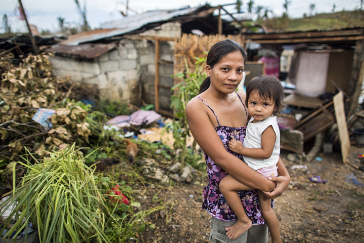 13113PH-C-620-12-12-13-Philippines-blog-mother-child