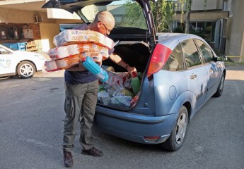 A Samaritan's Purse ministry partner delivers supplies.