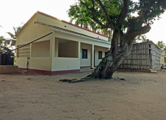 A new waiting home built by Samaritan’s Purse in the community of Muane provides a safe, comfortable place for expectant mothers. The old, drafty house is beside it.