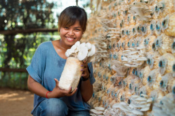 Franklin Graham and Greta Van Susteren Visit Remote Cambodian Villages