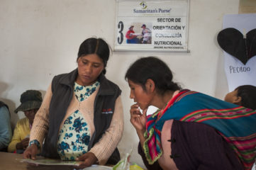 Christina reviews nutritional instructions with a mother at the training session. 