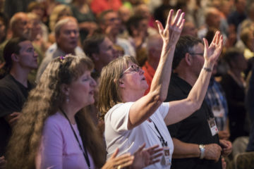 Attendees worshipped the Lord with vibrancy. 