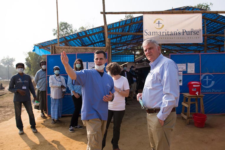 Dr. Andy Doyle, Samaritan's Purse emergency medical response specialist, speaks with Franklin Graham at our Diphtheria Treatment Center.
