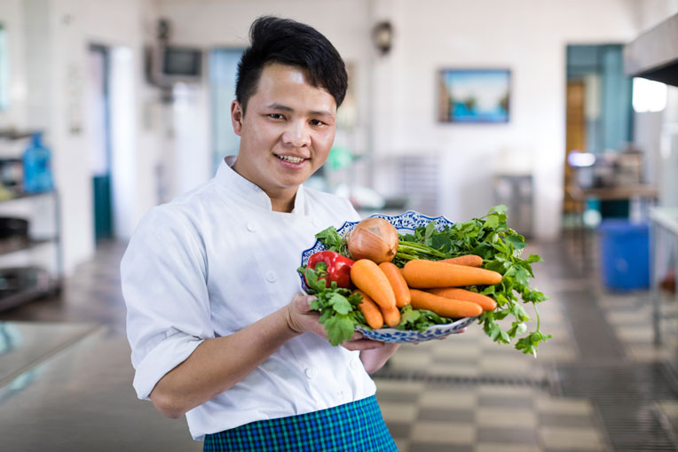 Culinary student at Vietnam vocational school 