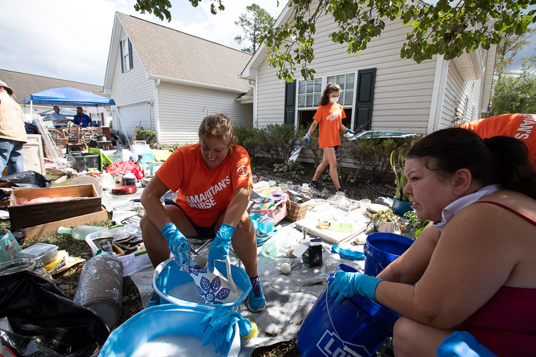 Volunteers clean dishes at the Hubbard's home.