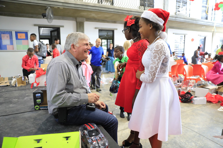 Franklin Graham helps students put together the special gifts they received.