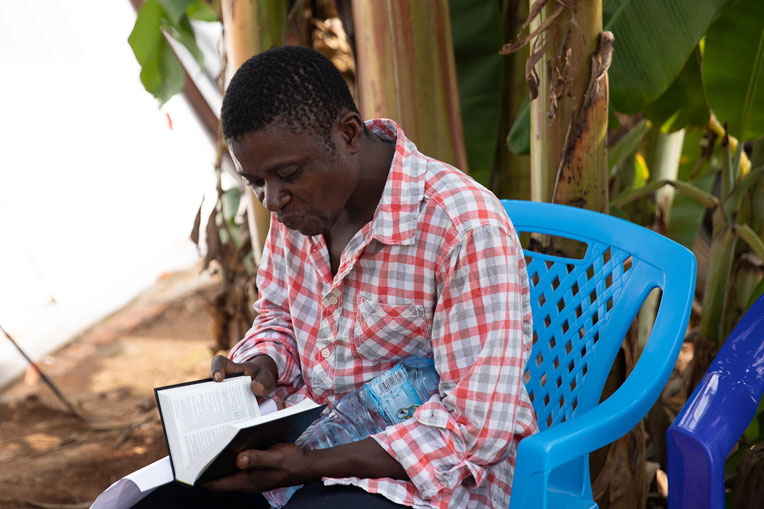 Kakule received a Bible in French before leaving our treatment center.