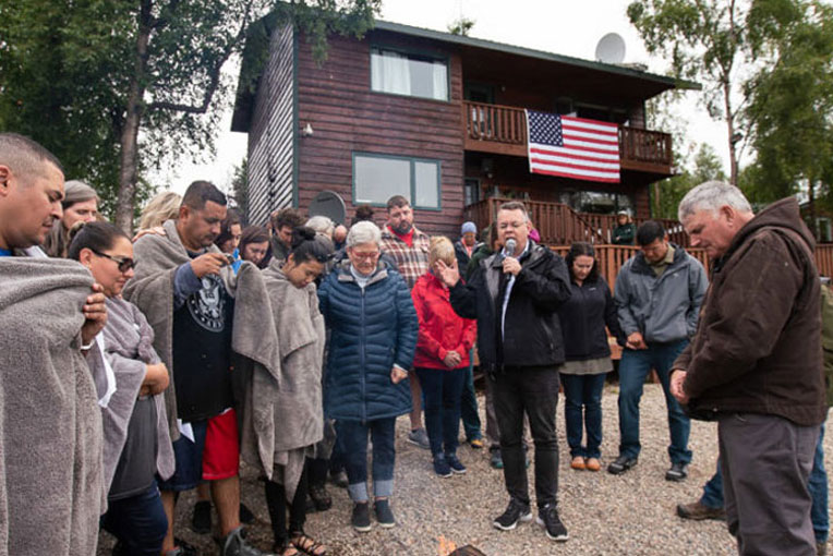 Pastor Andrew Brunson joins Franklin and Jane Graham in praying for couples baptized last week in Alaska. Pastor Brunson was released from a Turkish prison last year after his 2016 arrest on charges of plotting against the government.
