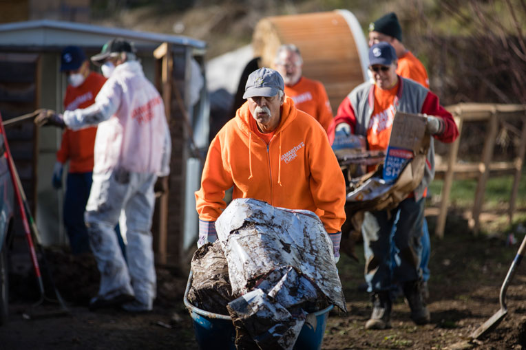 Our volunteers are hard at work cleaning out mud and debris from flooded homes in Pendleton, Oregon.