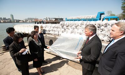 On behalf of Samaritan’s Purse, Franklin Graham delivers rolls of plastic sheeting to the city of Sinjiju, across the river from Dandong, China. The sheeting helped farmers protect seedlings from cold weather during early planting.
