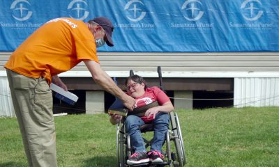 Samaritan’s Purse volunteers working in tornado-damaged Etowah County, Alabama, presented a special study Bible to a wheelchair-bound homeowner.
