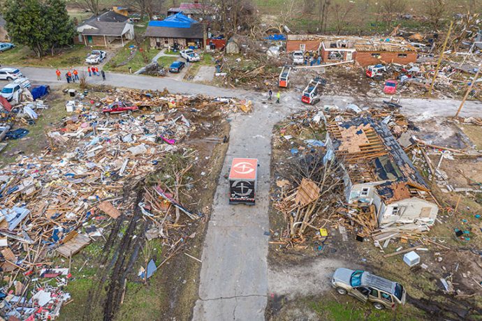 Por favor, sigue orando por el noreste de Arkansas y todas las comunidades dolidas después de estos terribles tornados. 
  