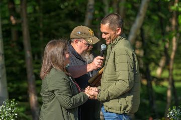 Army Specialist William Hurl and his wife, Paula, rededicated their marriage in Alaska.