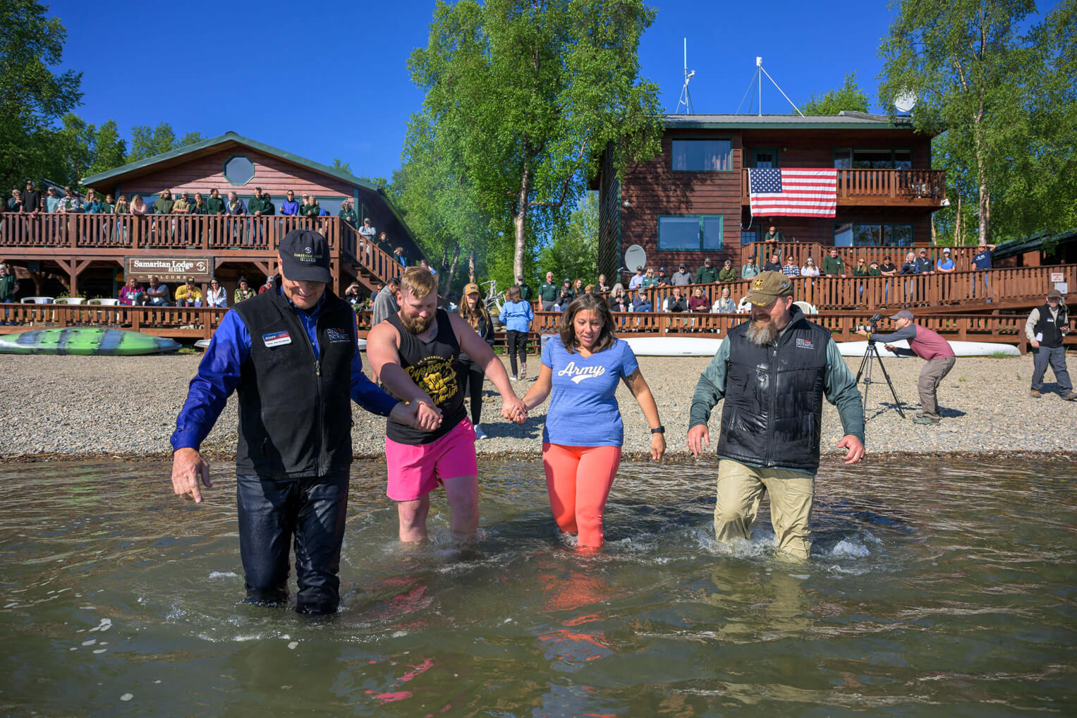 El especialista Joe Miller y su esposa Sarah creyeron y se bautizaron durante su estadía en Samaritan Lodge Alaska. ¡Gloria a Dios!