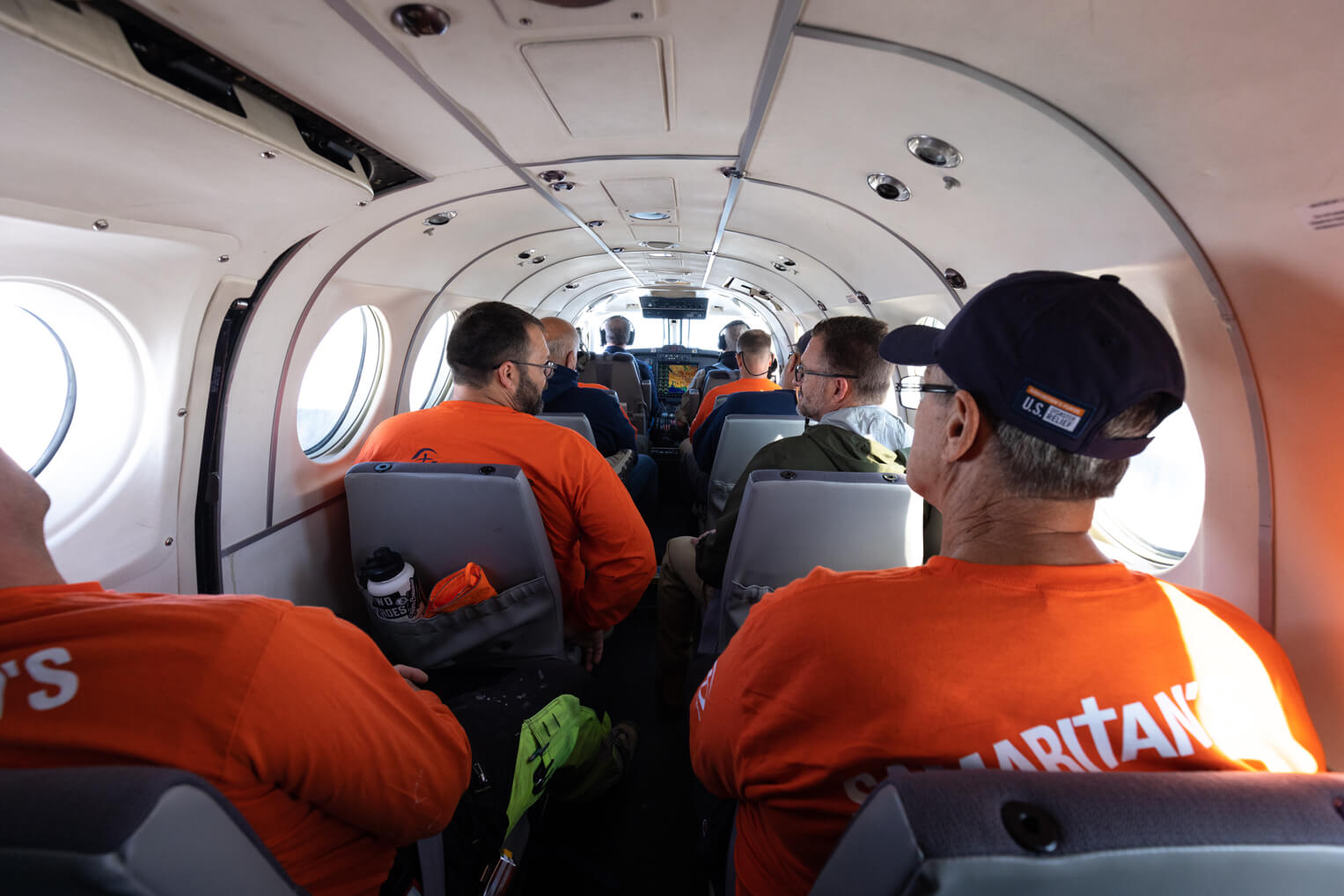 Durante 18 semanas, grupos de voluntarios volaron en el avión de Samaritan’s Purse desde Soldotna.