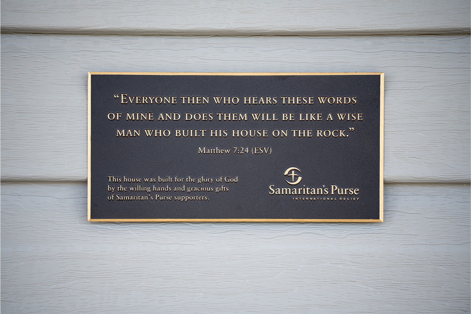 A plaque on Tom Woodward's home acknowledges Samaritan's Purse supporters.