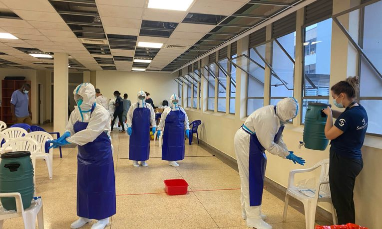 Samaritan’s Purse está capacitando hospitales en Uganda sobre cómo tratar el ébola y evitar que se extienda.
