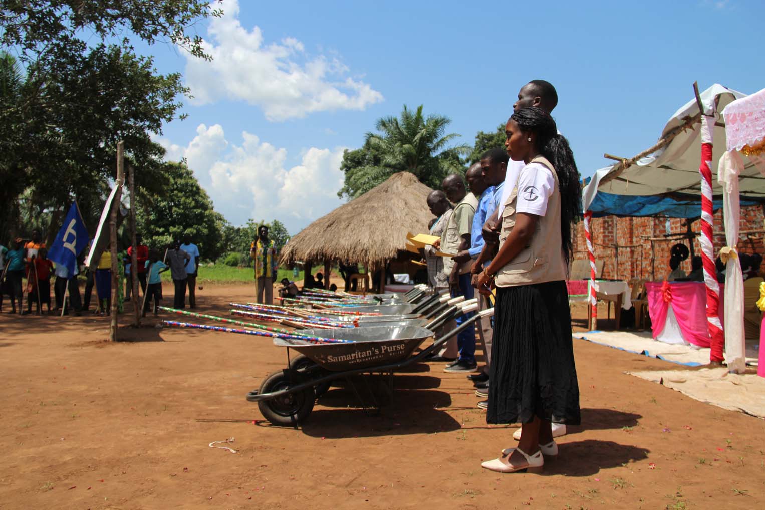 El personal de Samaritan’s Purse en República Democrática del Congo prepara equipo para restaurar puntos múltiples de abastecimiento de agua en Faradje.