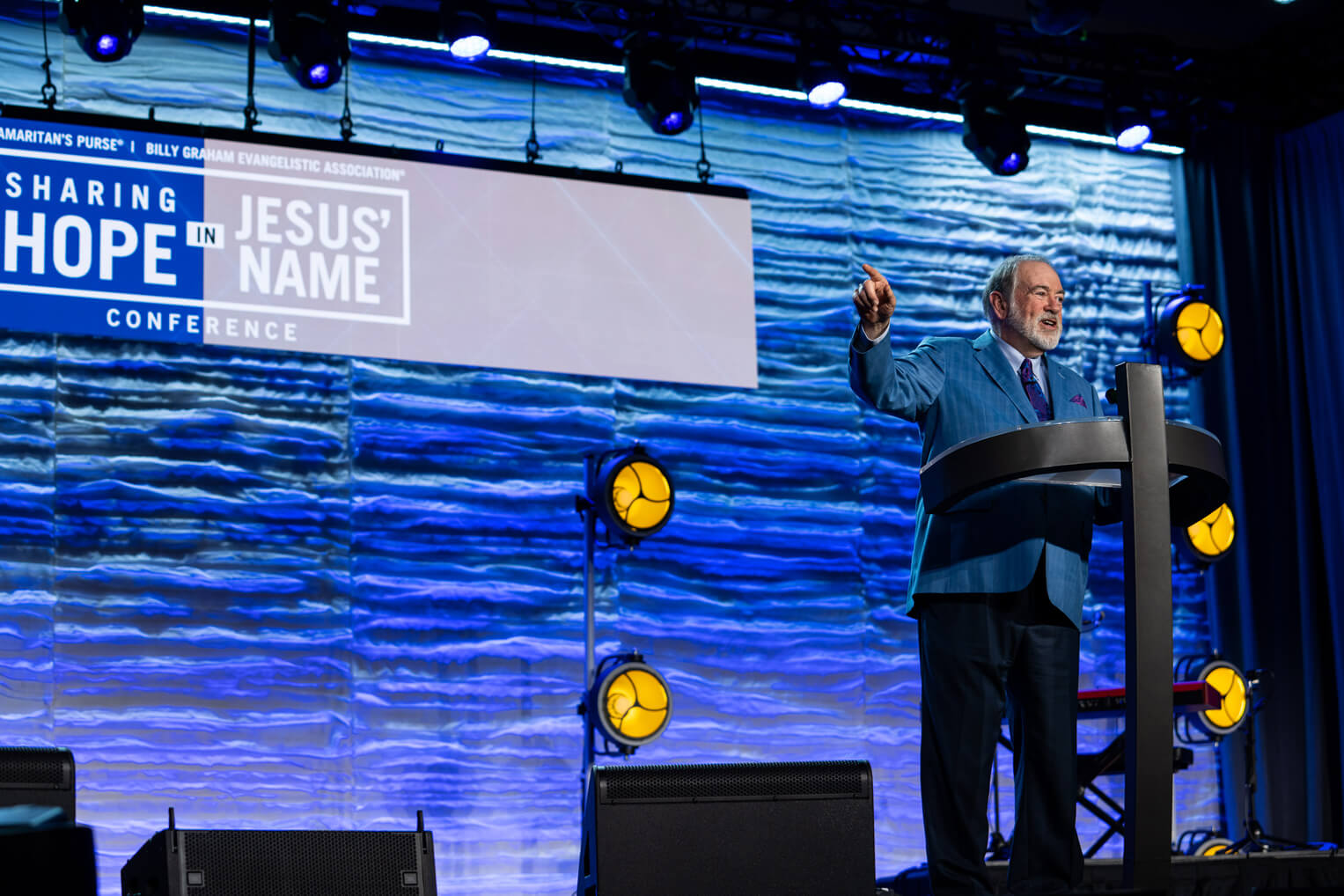 Mike Huckabee encouraged volunteers and chaplains with stories of God's work in difficult times.