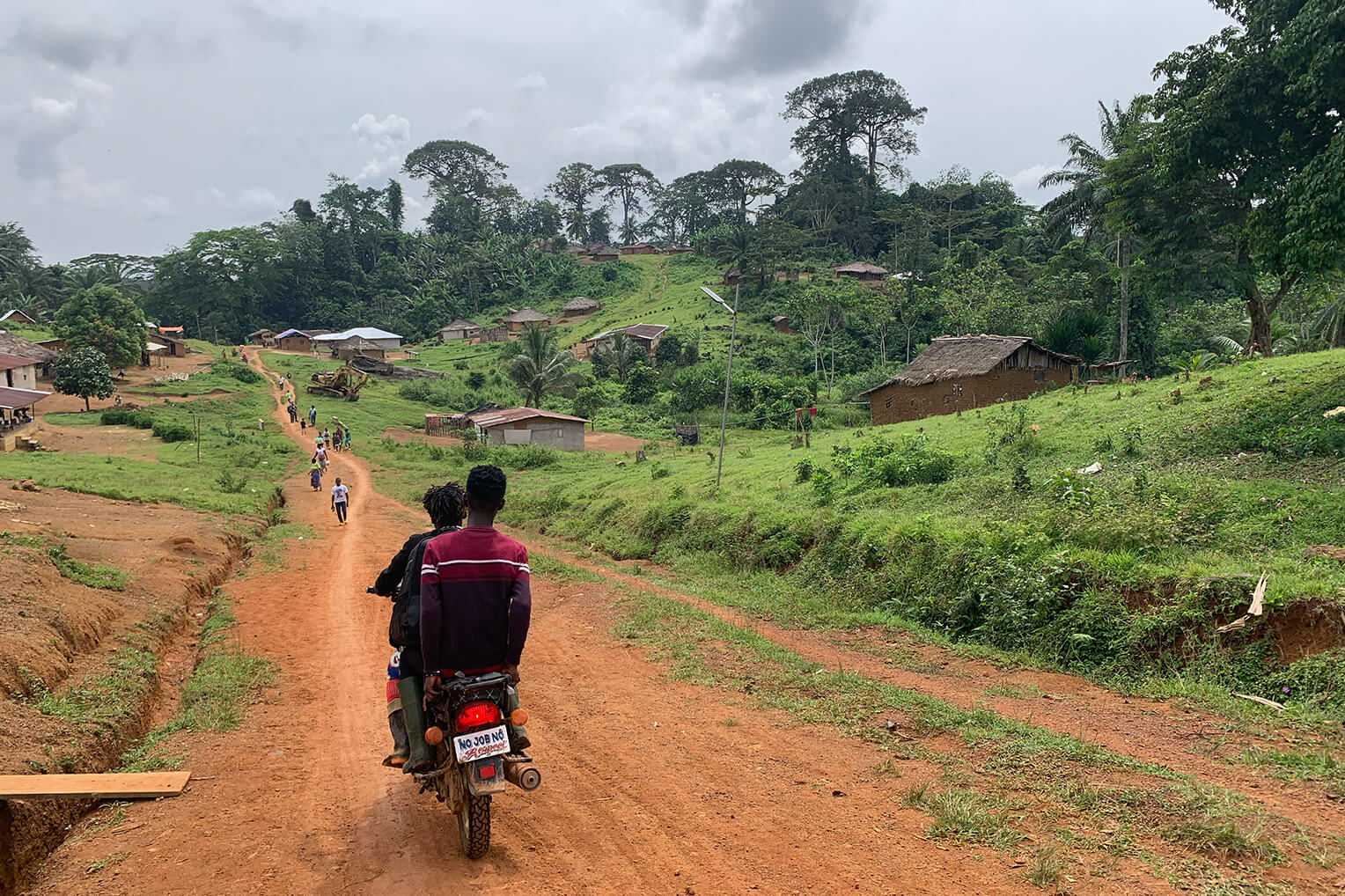 Las zonas remotas de Liberia están aprendiendo a reconstruir su comunidad y a progresar, luego de que la guerra civil y el ébola paralizaron el país.