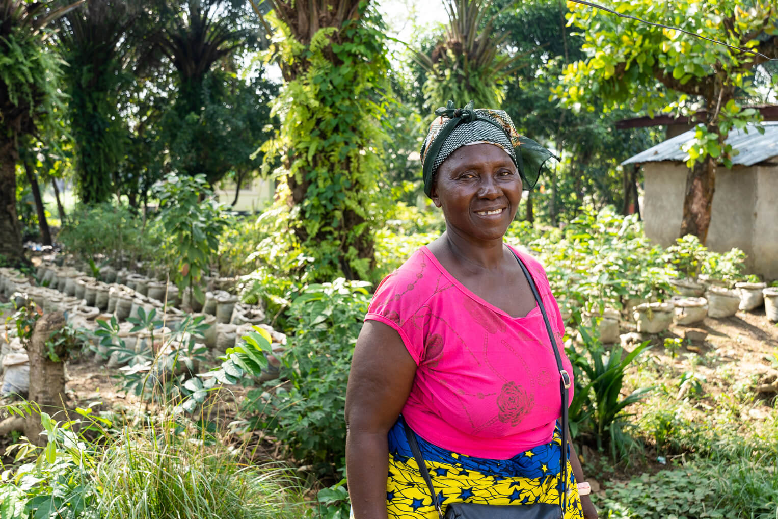 Korpo, madre soltera de dos hijos, se enorgullece del trabajo de cultivar alimentos para su familia.