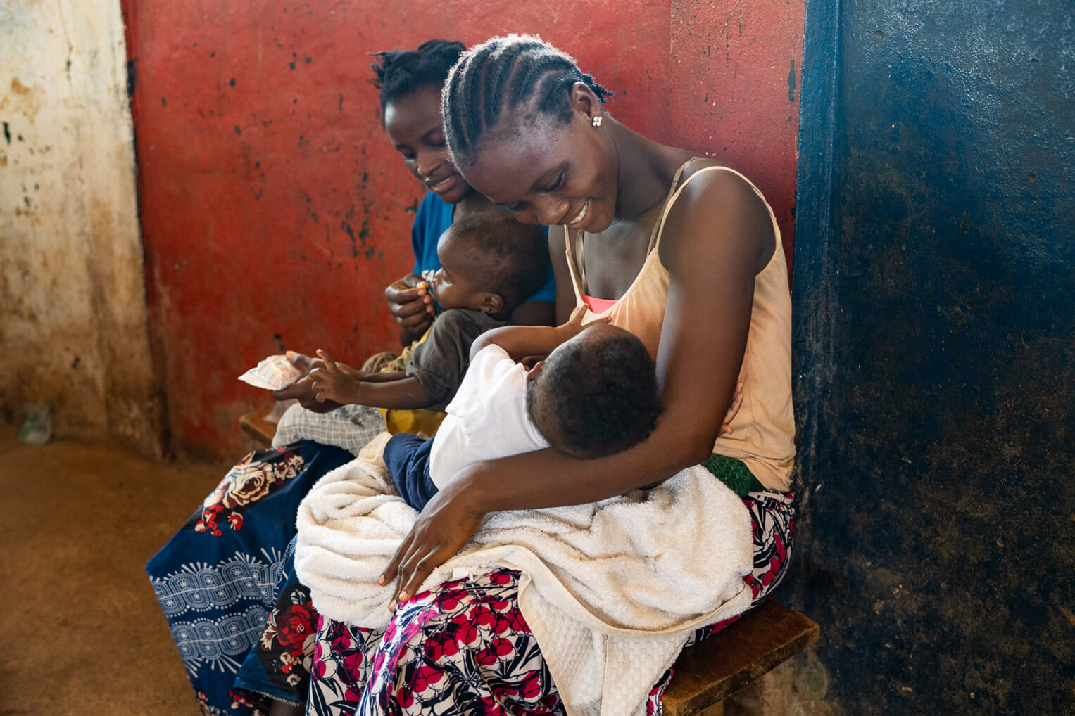 Madres jóvenes y sus hijos asistieron a una jornada de chequeo y aprendizaje para prevenir y tratar la desnutrición.