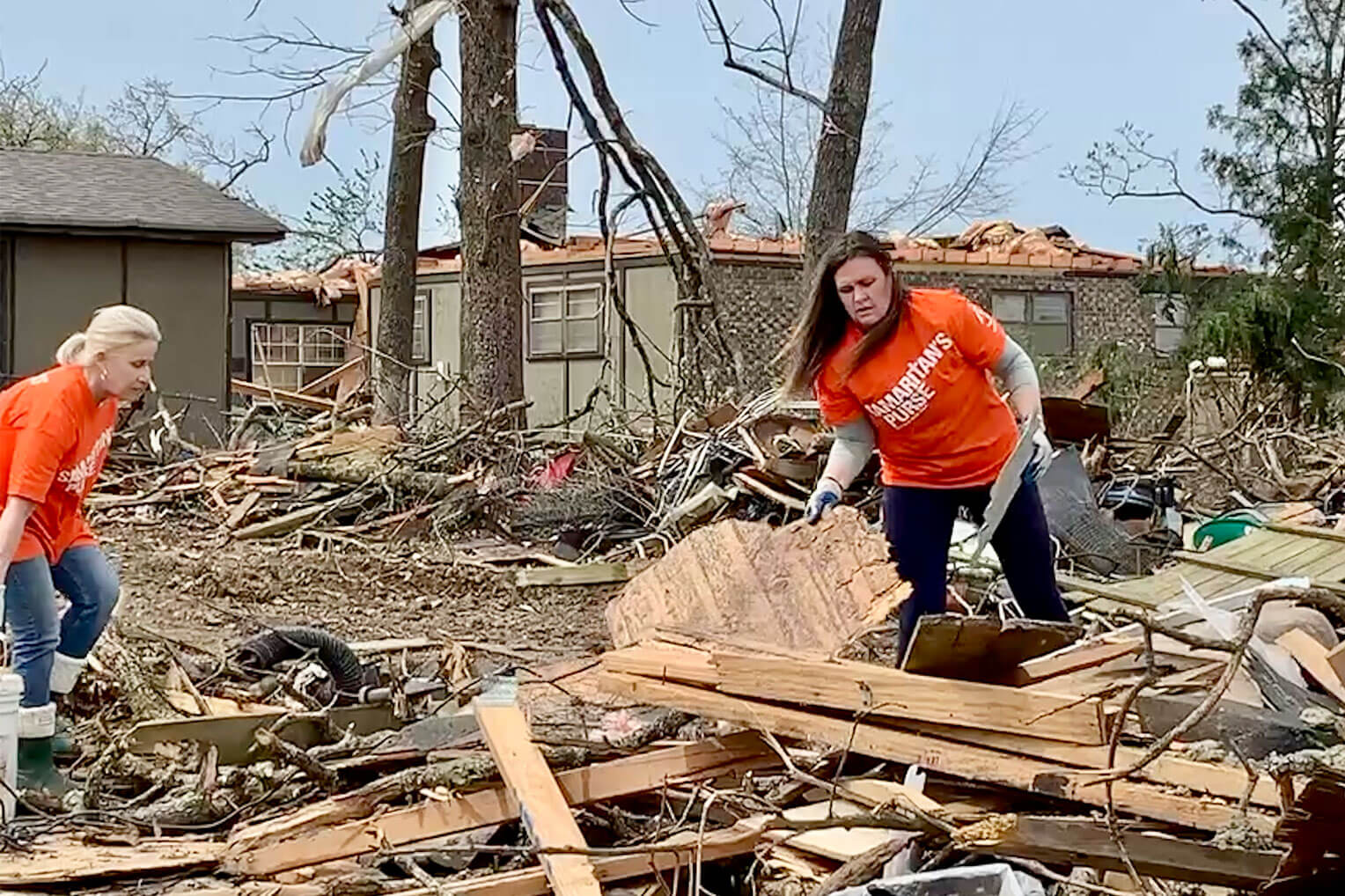 Governor Sarah Huckabee Sanders served with Samaritan's Purse at the home of local firefighter. 