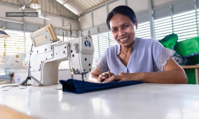 Después de recibir capacitación para coser bien y sobre negocios, Sokun puede ahora llevar sustento importante a su familia.