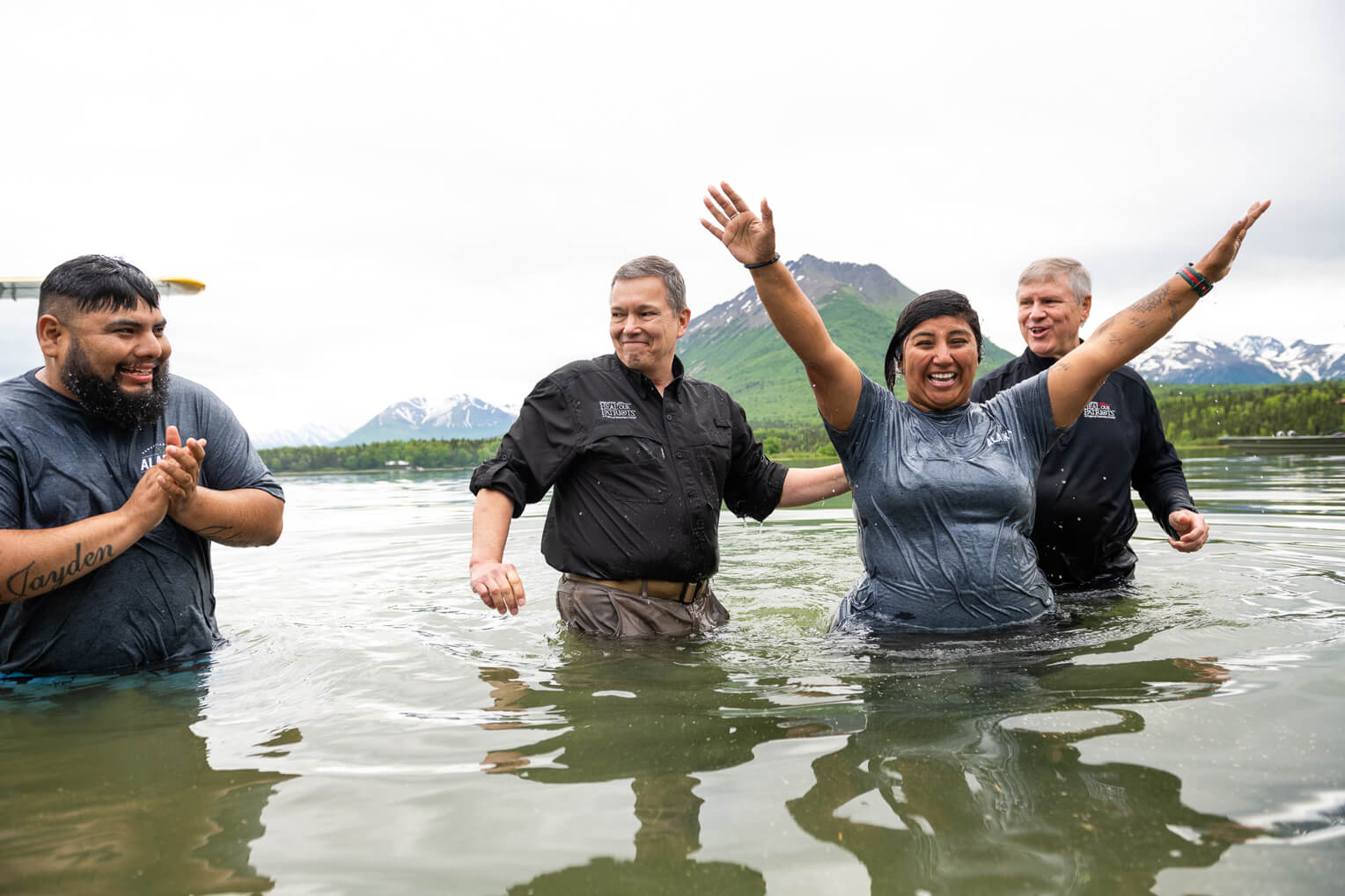 Docenas de participantes han hecho decisiones por Cristo y se han bautizado este año en Alaska.