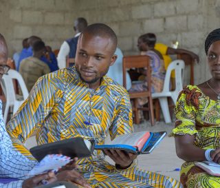 Las escuelas bíblicas portátiles de la República Democrática del Congo fortalecen las iglesias y las comunidades en Jesucristo.