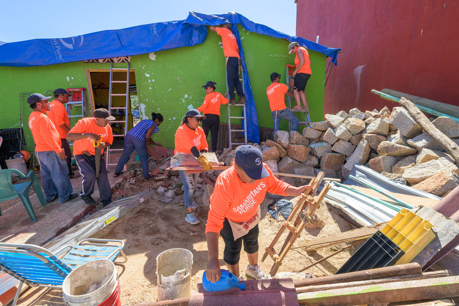  Our staff, along with Disaster Relief volunteers from Mexico City churches, joined relief efforts. 