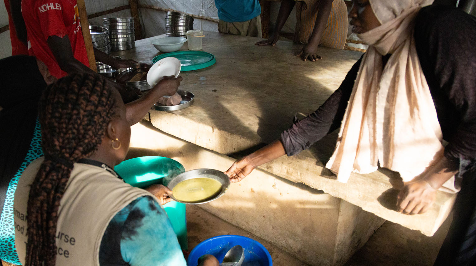 Dos comidas callientes por día en el campamento de Maban es una bendición para las familias desplazadas, muchas de las cuales han huido de su hogar por causa del conflicto armado.
