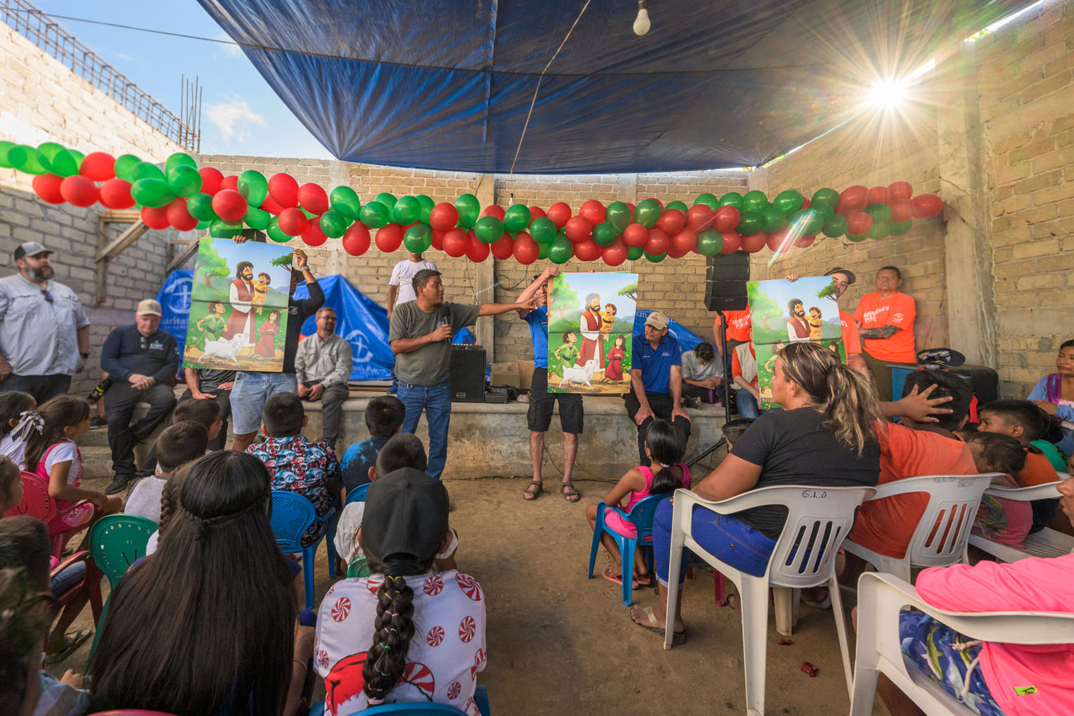 Cientos de niños escucharon las Buenas Nuevas de Jesucristo. Miles de niños de todo el estado de Guerrero escucharán el evangelio en los eventos de evangelismo que habrá durante las próximas semanas y meses.