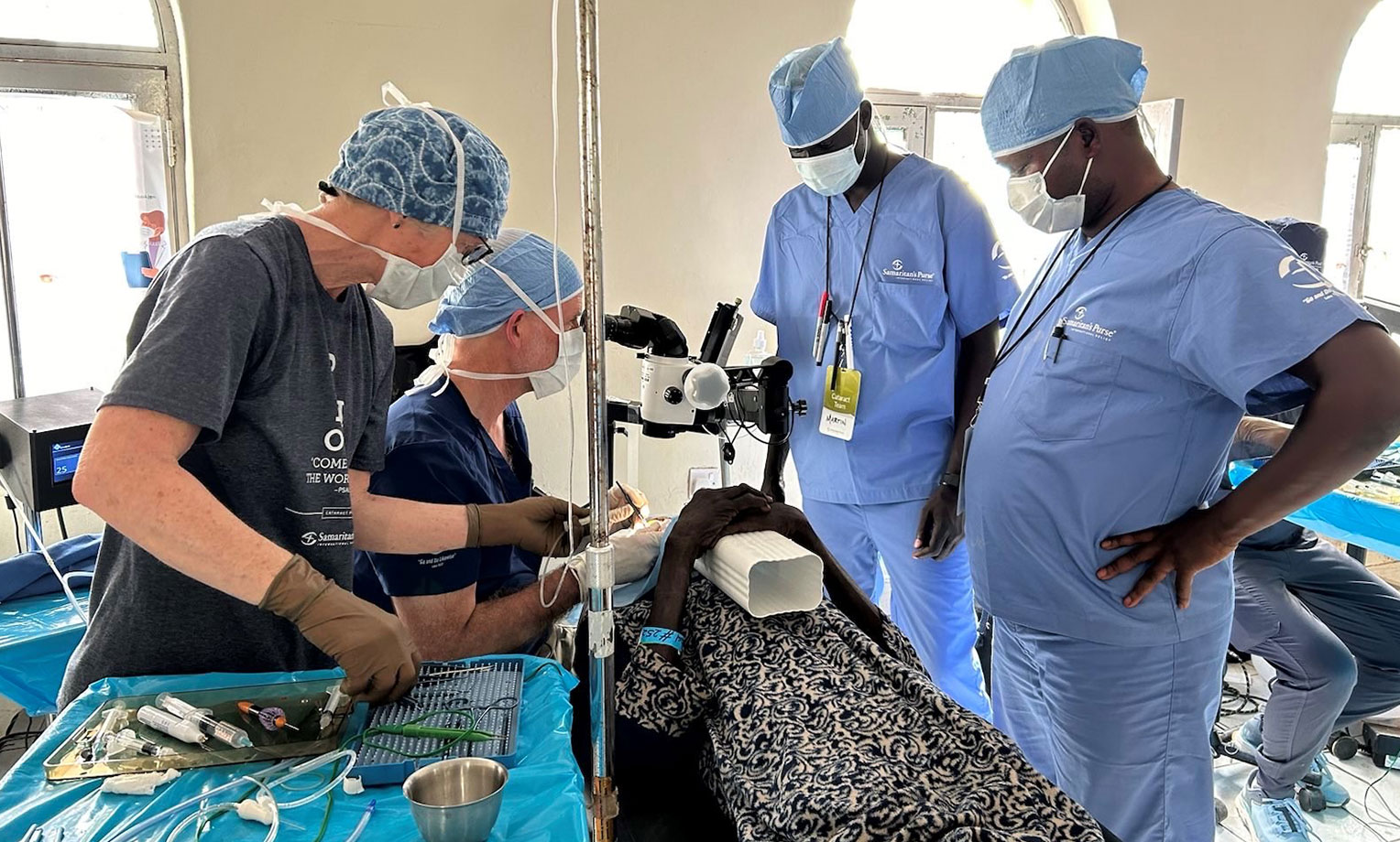 Las cirugías de cataratas cambian las vidas en las áreas remotas de Sudán del Sur.