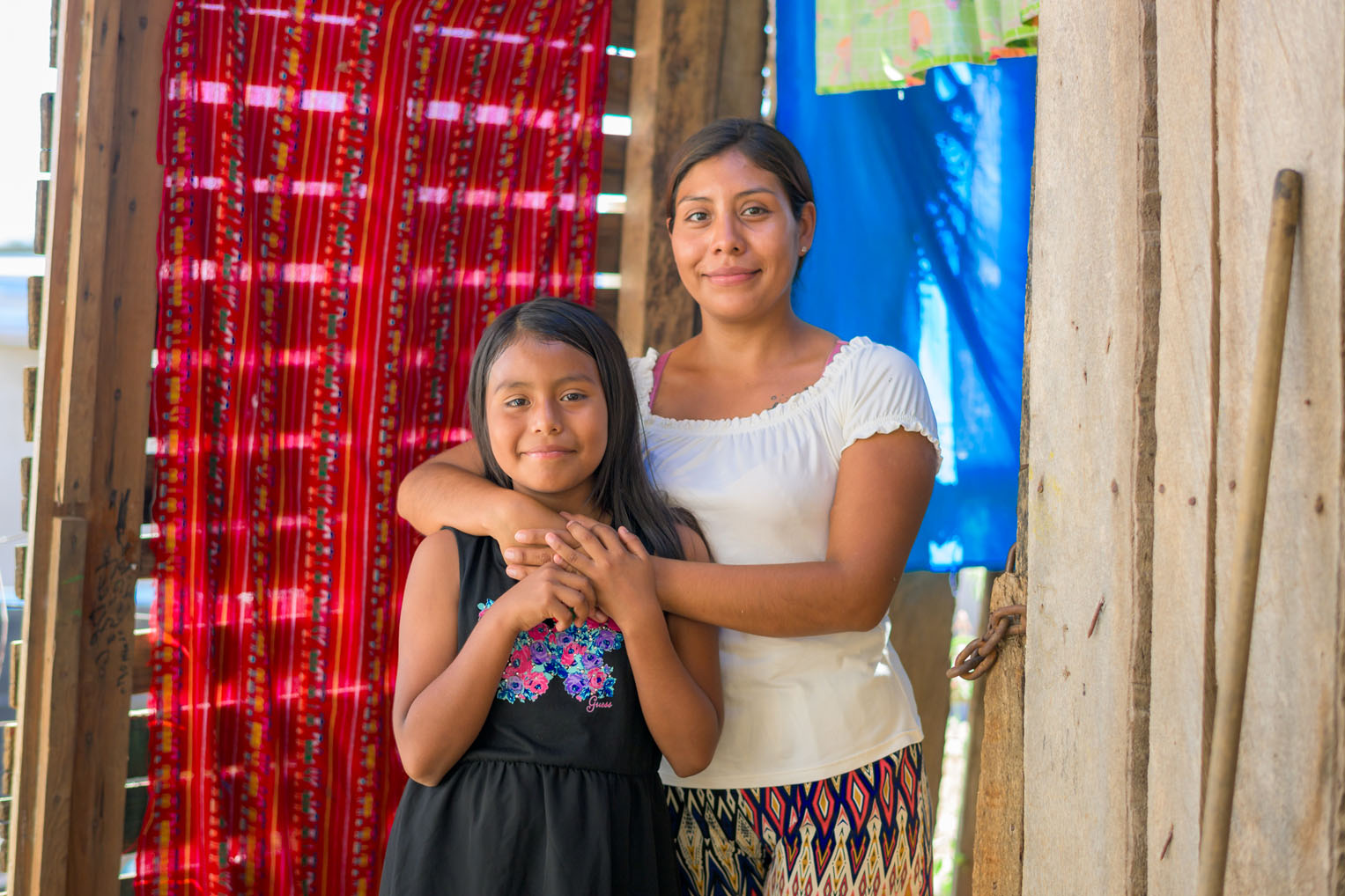 Esmeralda y su hija Fernanda relataron la experiencia desgarradora de Otis y la bendición que fueron la protección de Dios y el contacto con una iglesia local, que les demostró el amor de Jesús. 