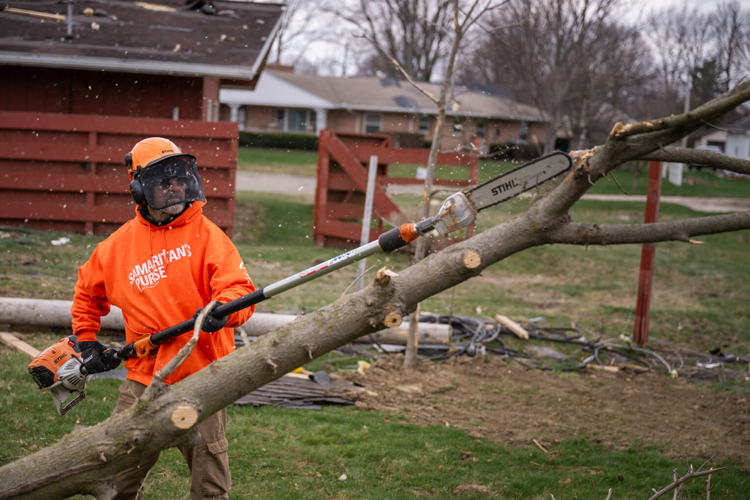 Recientemente, los voluntarios han estado trabajando duro en Indiana y Ohio después de las tormentas.