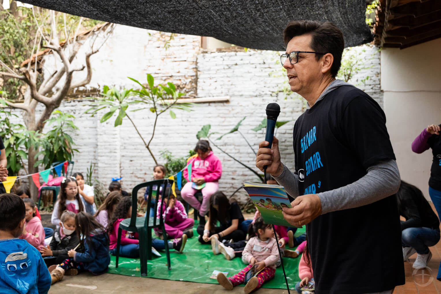 El pastor Roger ve el evento de Operation Christmas Child como el comienzo de un avivamiento en su comunidad.