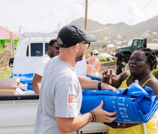 Samaritan’s Purse sirve en tres lugares en el sur del Caribe después del huracán Beryl.