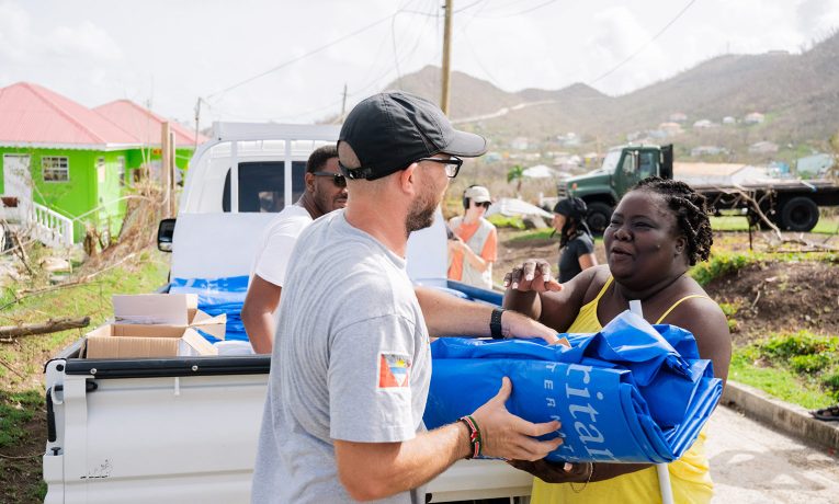 Samaritan’s Purse sirve en tres lugares en el sur del Caribe después del huracán Beryl.