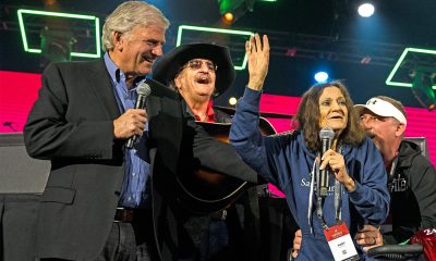 Mary Damron, and her son, Tad, join Samaritan’s Purse President Franklin Graham and artist Dennis Agajanian at the 2023 Global Connect conference in Orlando, Florida, to praise God for 30 years of Operation Christmas Child and 200 million shoebox gifts collected.