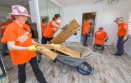 Samaritan's Purse volunteers working in the Tampa area.