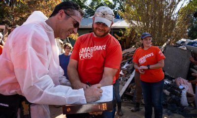 En medio del caos y las pérdidas causadas por el huracán Helene, los voluntarios de Samaritan's Purse alumbran con la luz de Cristo a los propietarios perjudicados, en el nombre de Jesús.