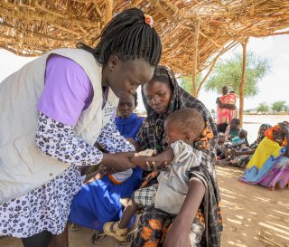 Donation item photo Sudan emergency relief. Samaritan's Purse staffer at Sudan IDP clinic.